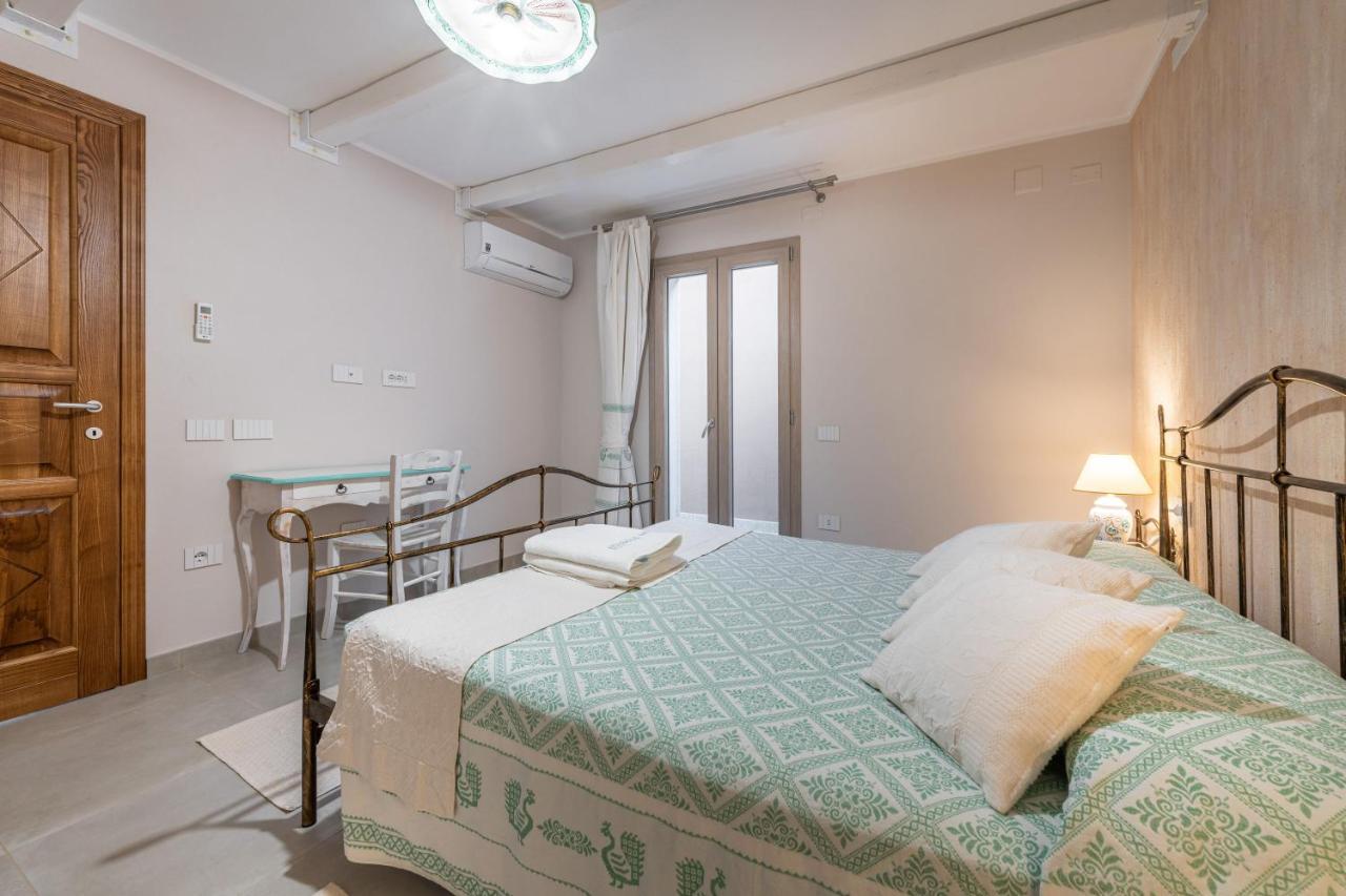 Villa Sa Rocca Junior & Suite Chia Eksteriør bilde