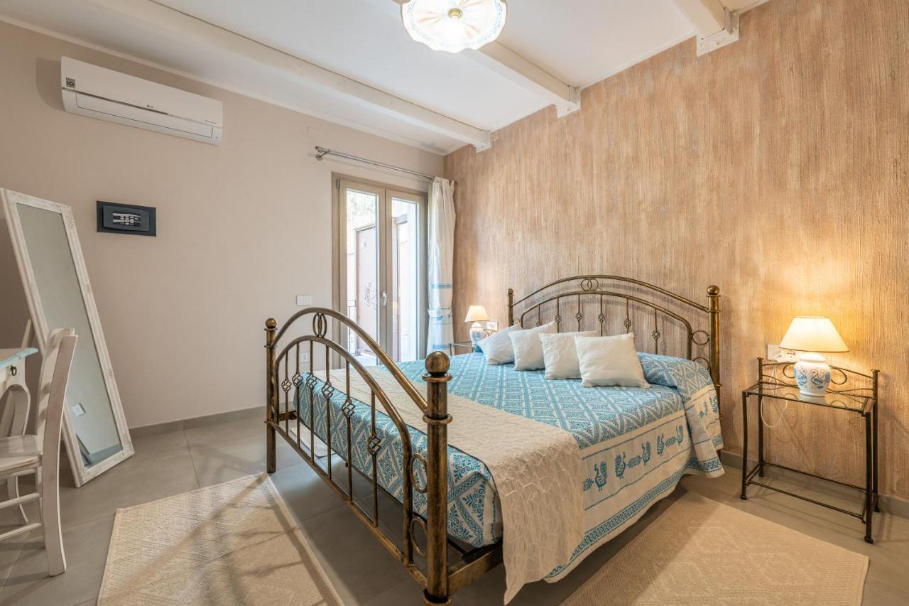 Villa Sa Rocca Junior & Suite Chia Eksteriør bilde