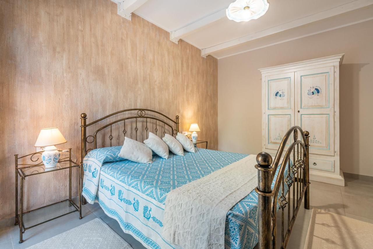 Villa Sa Rocca Junior & Suite Chia Eksteriør bilde
